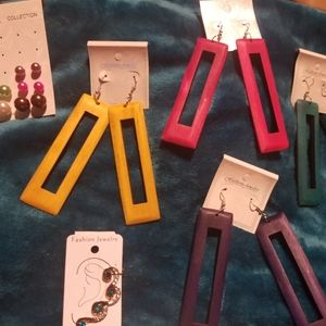 NW WOMEN SPRING LOT PRETTY  COSMETIC JEWELRY